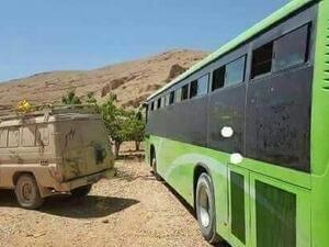 300 مسلح وأفراد عائلاتهم غادروا بلدة جباتا الخشب بريف القنيطرة