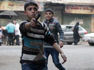 اطفال في اول ايام عيد الاضحى في بستان القصر/حلب/ا.ف.ب