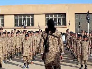 داعش يجمع أسماء الأطفال من مدينة الرقة ليصار لنقلهم إلى معسكرات في الريف الشرقي 