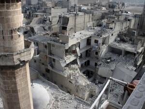 اثار القصف الجوي في مدينة حلب/أ.ف.ب