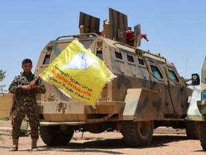 مقاتل من قوات سوريا الديمقراطية