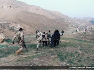 مقاتلون من تنظيم داعش في منطقة دير الزور