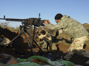 مقاتلان من المعارضة السورية المسلحة