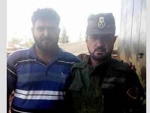 القيادي في أحرار منبج المدعو أبو الخير بجانب العقيد في الجيش السوري سهيل الحسن الملقب ب"النمر"