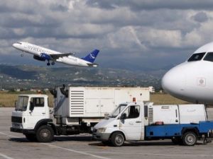 أدى القصف إلى  إصابة طائرة عراقية وجرح عدد من ركابها 