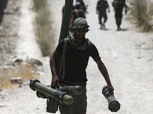 معظم الأسلحة المتوفرة لدى المتطرفين السوريين تشتريها شركتا "تشيمرينغ" و"أوربيتل أي تي كاي" الأمريكيتان