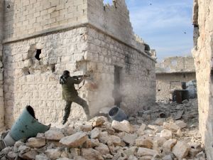 مقاتل من المعارضة في حندرات،حلب/أ.ف.ب