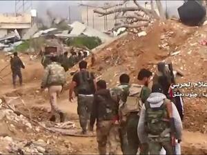 جنود من الجيش السوري في منطقة الحجر الاسود جنوب دمشق