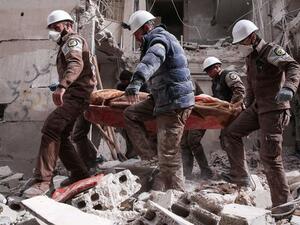 Syrian civil defense volunteers, known as the White Helmets, search for survivors following regime airstrike on the opposition-held neighbourhood of Tishrin on Feb. 22, 2017. [AFP]