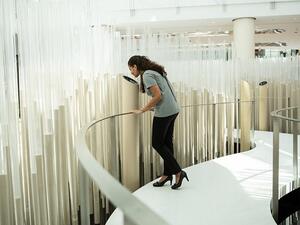 يعتبر فن العطر في دبي مول الثالث ضمن سلسلة المعارض التي أقامها تشاندلر بور بعد معرضيه في برشلونة ونيويورك، واللذين استقطبا اهتماماً وإشادة واسعين.