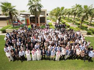 تم اختيار إثنين من موظفي مجموعة الإمارات من الخريجين المواطنين الجدد للمشاركة في "برنامج وطني للخريجين"، ما يوفر لهما فرصةً فريدة للتدرب في مجالات عدة، مثل الاستشارات والتأمين والمالية وتدقيق الحسابات