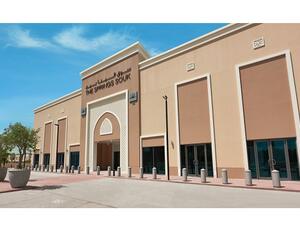 يضم سوق الينابيع 23 ألف متر مربع من المساحات المخصصة للتأجير، ويمتد على طابقين يضمان المتاجر والمرافق الترفيهية، بالإضافة إلى مركز اللياقة البدنية وريل سينما في الطابق الأول علاوةً على عيادة عائلية.