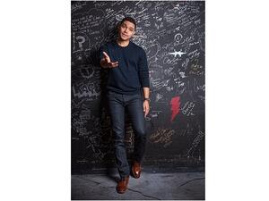 النجم الكوميدي الشهير تريفور نواه، الحائز على جوائز عالمية