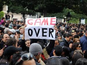 انتهت اللعبة.. شعار حضر بقوة في تونس/أ.ف.ب