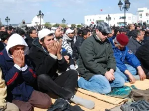 قانون الأحزاب التونسي يلزم الأحزاب باحترام الطابع "المدني" للدولة