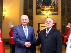 رئيس الوزراء العراقي حيدر العبادي ونظيره التركي بن علي يلدريم 