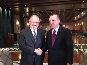 صورة من الأرشيف لأردوغان رفقة الراحل جمال خاشقجي

أردوغان والكاتب ىالراحل خاشقجي/ أرشيفية