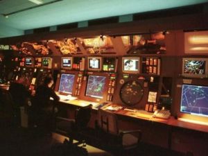 استهداف أنظمة وشبكات الحاسوب من خلال ضخ ملايين الفيروسات الرقمية