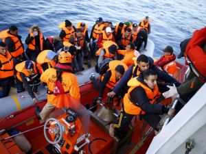 مقتل 16 شخصا من المهاجرين غرقا بتحطم قاربهم قبالة السواحل التركية