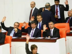 تركيا تشهر سلاح العمليات العسكرية داخل سوريا