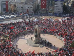  72.6 % من الأتراك يعتقدون أن دولا أجنبية دعمت العسكريين الذين نفذوا محاولة الانقلاب