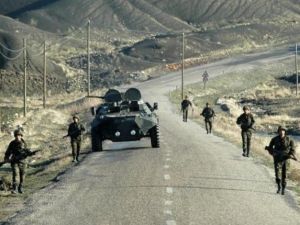 دورية للجيش التركي في اقليم شيرناك الذي تسكنه غالبية من الاكراد قرب الحدود التركية العراقية