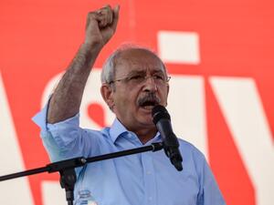 Kemal Kilicdaroglu, Leader of Republican People's Party (CHP) speaks at Istanbul's Taksim Square on July 24, 2016. (AFP/Ozan Kose) Kemal Kilicdaroglu, Leader of Republican People's Party (CHP) speaks at Istanbul's Taksim Square on July 24, 2016. (AFP/Ozan Kose)