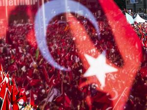 People wave Turkish flags during a rally organized by the main opposition group, the secular and centre-left Republican People's Party (CHP), on July 24, 2016 in Istanbul's Taksim square. (AFP/Gurcan Ozturk) People wave Turkish flags during a rally organized by the main opposition group, the secular and centre-left Republican People's Party (CHP), on July 24, 2016 in Istanbul's Taksim square. (AFP/Gurcan Ozturk)