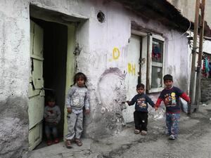 Syrian children play outside their homes in the Ismetpasa neighbourhood in the Turkish capital Ankara on April 11, 2017. (AFP/Adem Altan)