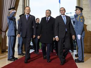 Turkish Cypriot leader Mustafa Akinci (C) is welcomed by Director-General of the United Nations Office at Geneva Michael Moller (L) and Special Adviser of the Secretary-General on Cyprus Espen Barth Eide (R) at UN-sponsored Cyprus peace talks on January 9, 2017 in Geneva. (AFP/Fabrice Coffrini)