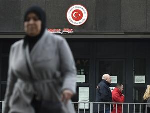 A Turkish women walks in front of the Turkish Consulate in Rotterdam on March 14, 2017. Turkey rejected EU criticism of its stance in the intensifying crisis with the Netherlands as having "no value", after Ankara downgraded relations with The Hague and banned its ambassador from returning. (AFP/John Thys)