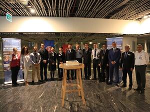 تقوم الخطوط الجوية التركية، التي أطلقت أولى رحلاتها إلى لندن في المملكة المتحدة في 9 سبتمبر 1961، حالياً بتشغيل ما مجموعه 90 رحلة أسبوعياً إلى المملكة المتحدة.