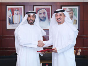 وقع الاتفاقية كل من سعادة حميد بن بطي المهيري، الوكيل المساعد لقطاع الشؤون التجارية بوزارة الاقتصاد، وظاهر بن ظاهر المهيري، الرئيس التنفيذي لسلطة التسجيل في سوق أبو ظبي العالمي.