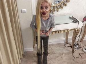 Sahar insists that much of her altered appearance is down to make-up and photo editing. (Sahar Tabar/ Instagram)