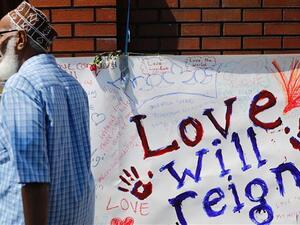 A banner covered in tributes outside Finsbury Park Mosque, near to the scene of the June 19 van attack on pedestrians, in the Finsbury Park area of north London on June 20, 2017. (AFP)