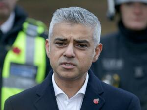 This file photo taken on November 09, 2016 shows Mayor of London Sadiq Khan (C) addresses the media as he stands with members of the emergency services during his visit to the scene of a derailed tram, in Croydon, south London, on November 9, 2016. (AFP/Daniel Leal-Olivas)