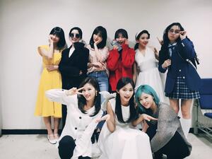 (Twice/ Twitter)