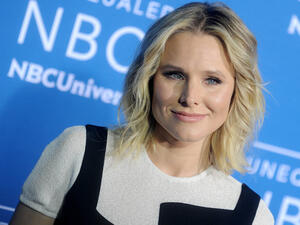 Kristen Bell believes therapy is "very helpful" /AP