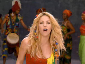 شاكيرا تحتفل بتخطي (واكا واكا) المليار مشاهدة 