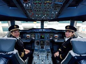 لقبطان الإماراتي راشد الإسماعيلي ومساعده الضابط أول مارين زدريليك المولود في كرواتيا قادا طائرة الإمارات في رحلتها الافتتاحية إلى زغرب