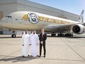 كان في استقبال سمو الشيخ ذياب كل من سعادة محمد مبارك بن فاضل المزروعي، رئيس مجلس إدارة مجموعة الاتحاد للطيران، وتوني دوغلاس، الرئيس التنفيذي لمجموعة الاتحاد للطيران، إلى جانب أعضاء فريق الإدارة العليا بمجموعة الاتحاد للطيران.