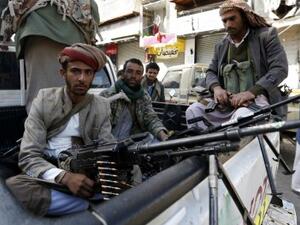 Yemeni militants wait for another fight (AFP/ File Photo) 