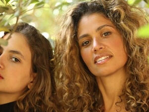 زينة عاشور وابنتها