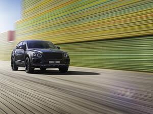 تتألّق Bentayga Black عبر مجموعة من اللمسات التصميمية الداخلية والخارجية الفريدة 