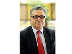 البرفيسور كريستوفر, عميد كلية إدارة الأعمال