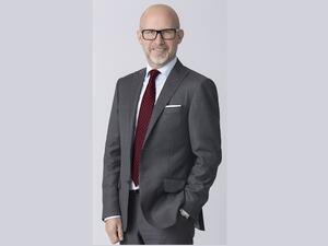 إيان تشارلز دنش، الرئيس التنفيذي لـ Ooredoo