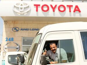 المركزية تويوتا تكرّم أحد مالكي باصات تويوتا كوستر