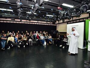 دو تعقد جلسة نقاش تفاعلية مع طلبة الجامعة الأمريكية في دبي حول مستقبل الإعلام والاتصال