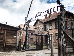 Holocaust Memorial Museum. The main gate of the concentration camp Auschwitz with the inscription work makes you free (Shutterstock)
