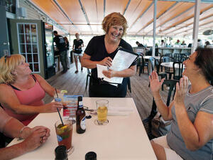 أقضي وقتا رائعا. الطعام رائع والمنظر رائع والخدمة رائعة